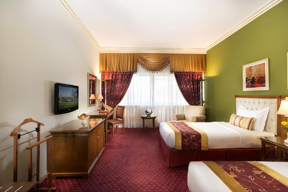 Officers Club & Hotel Abu Dabi Dış mekan fotoğraf A room at the hotel