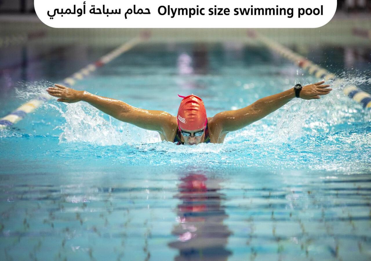 Officers Club & Hotel Abu Dabi Dış mekan fotoğraf Olympic size swimming pool