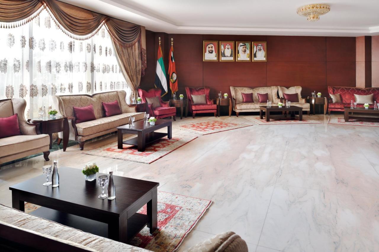 Officers Club & Hotel Abu Dabi Dış mekan fotoğraf The interior of the residence