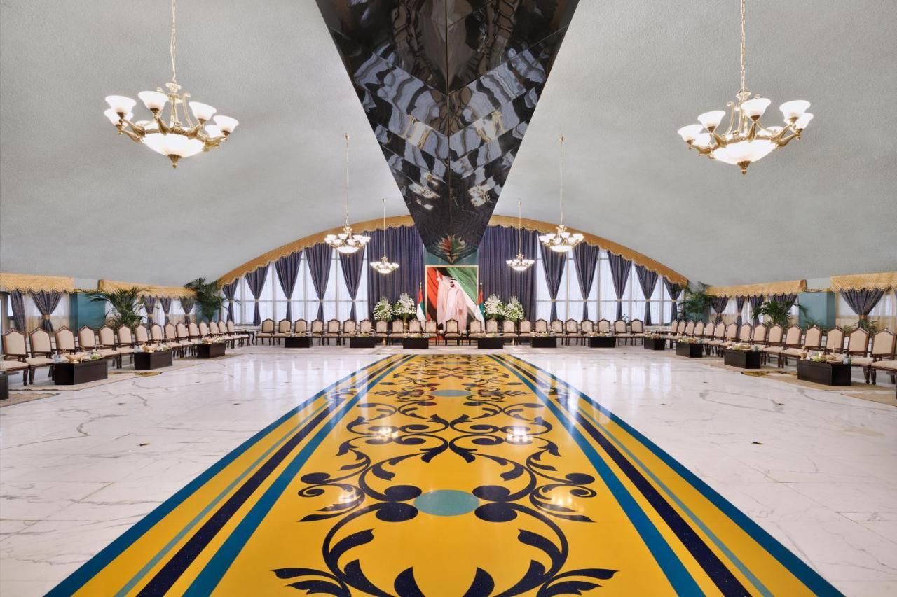 Officers Club & Hotel Abu Dabi Dış mekan fotoğraf The interior of the conference hall