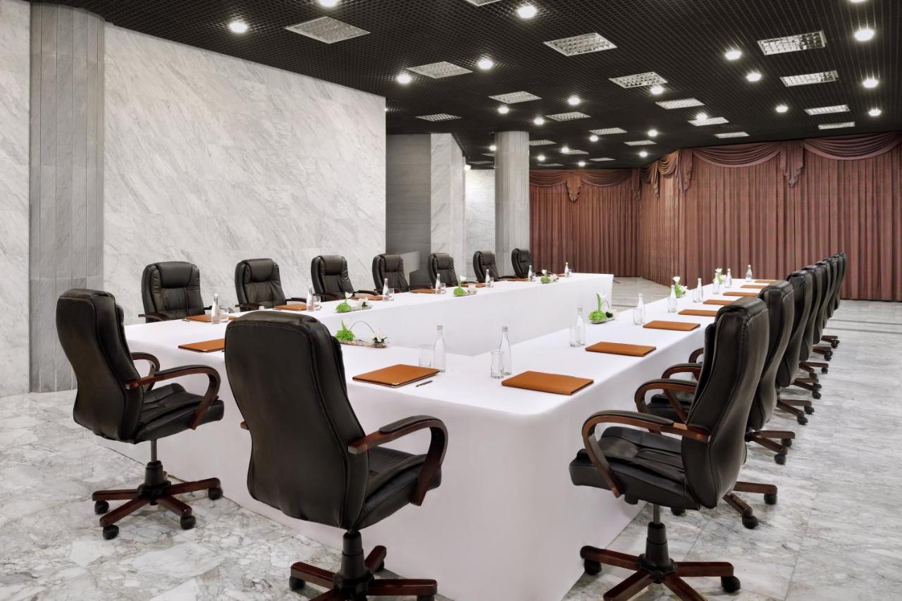 Officers Club & Hotel Abu Dabi Dış mekan fotoğraf Boardroom