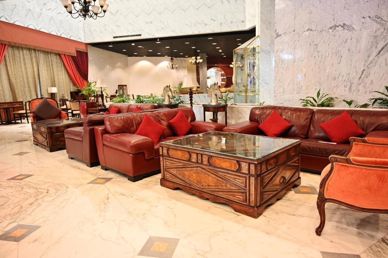 Officers Club & Hotel Abu Dabi Dış mekan fotoğraf Lobby