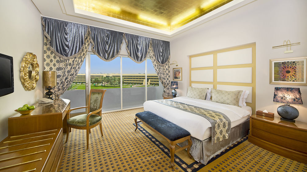 Officers Club & Hotel Abu Dabi Dış mekan fotoğraf A bedroom at the Jumeirah Creekside