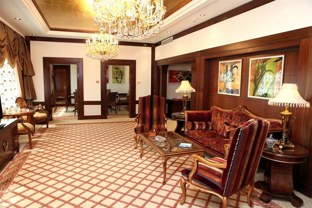 Officers Club & Hotel Abu Dabi Dış mekan fotoğraf Interior of the Presidential Suite