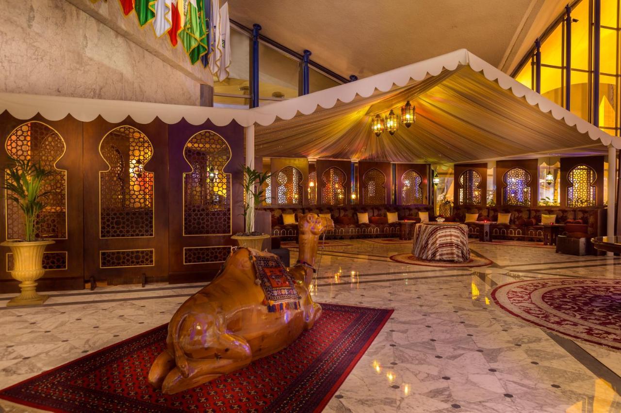 Officers Club & Hotel Abu Dabi Dış mekan fotoğraf The lobby of the hotel